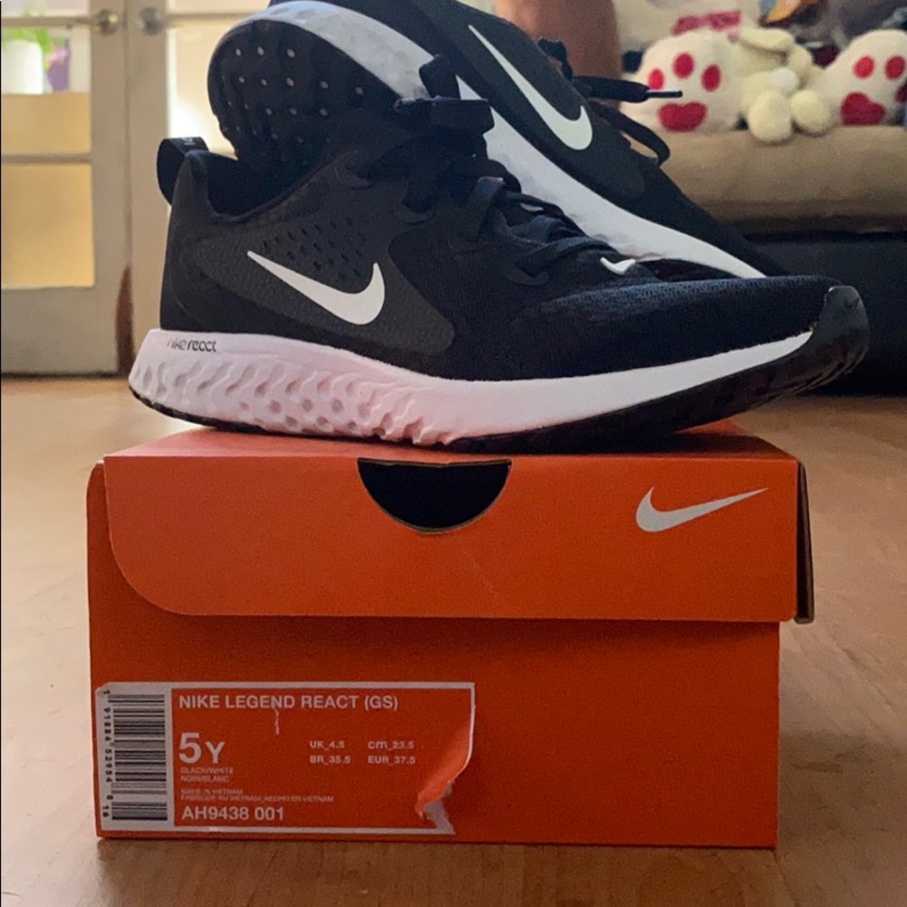 nike legend react